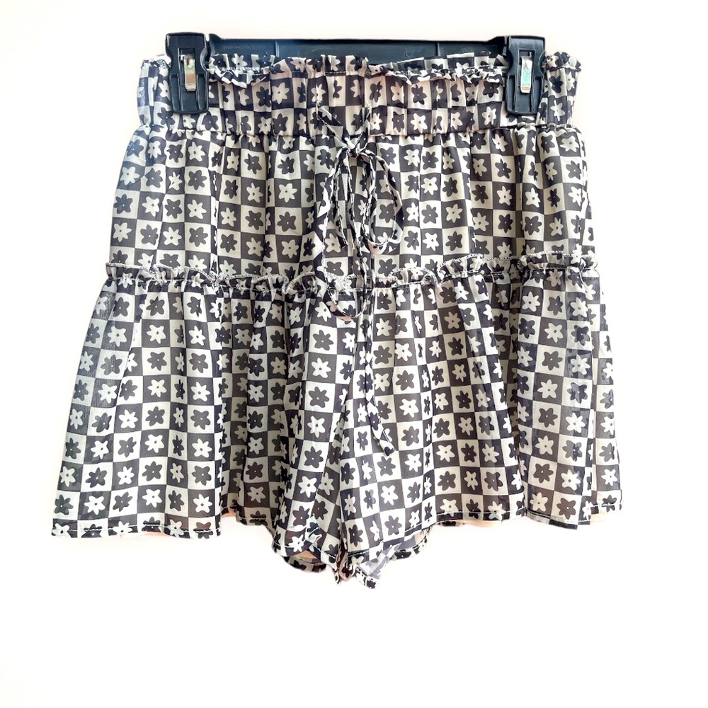 Kendall & Kylie Black & Cream Floral Skort